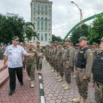 Satpol PP Medan saat menertibkan lapak liar di kawasan pusat kota.