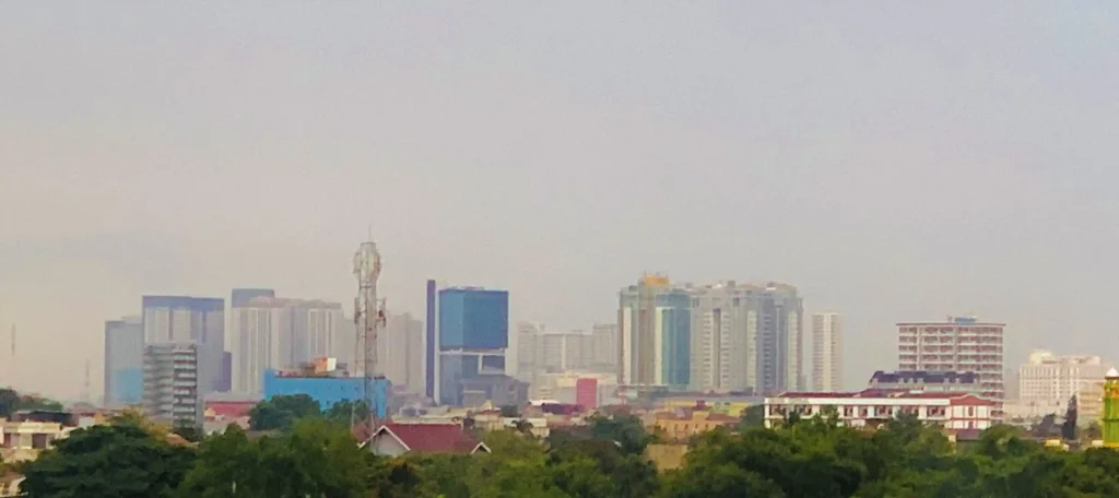 Skyline Kota Medan dan aktivitas UMKM digital di Sumatera Utara